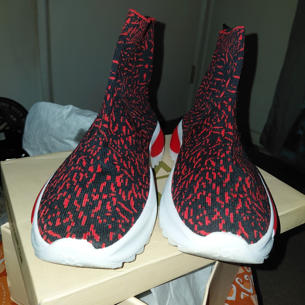 Red and Black Knit Slip-On Athletic Shoes